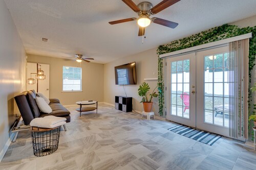 Lovely Little Rock Home w/ Fire Pit & Yard!