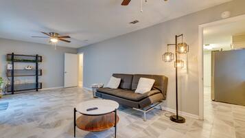 ํ์ฐ์ค (3 Bedrooms) | ๋ด๋ถ