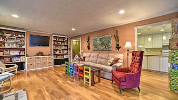 ํ์ฐ์ค (3 Bedrooms) | ๋ด๋ถ