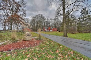 House (3 Bedrooms) | Interior - Home on 10 Acres: Perfect for MSU Football Weekend (Haslett)