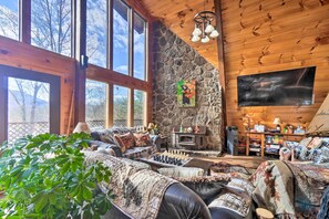 Interior - Gatlinburg Mountain-view Cabin: 5 Mi to Downtown (Gatlinburg)