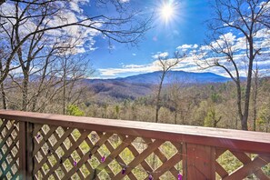 House (4 Bedrooms) | Interior - Gatlinburg Mountain-view Cabin: 5 Mi to Downtown (Gatlinburg)