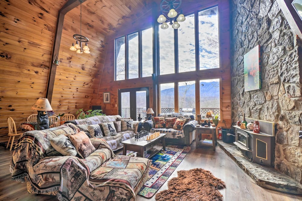 Gatlinburg Mountain-view Cabin: 5 Mi to Downtown - Cartertown, TN