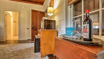 Apartment (0 Bedroom) | Interior