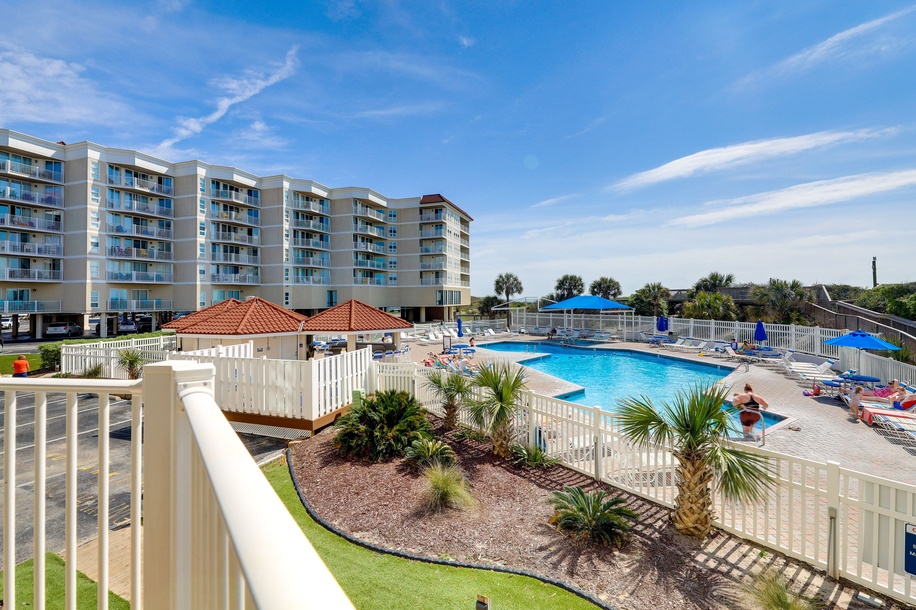 North Carolina Escape w/ Balcony & Pool Access!