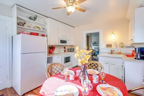 Apartment (2 Bedrooms) | Interior - Lake Michigan Vacation Rental: 1 Block to Marina! (Manitowoc)