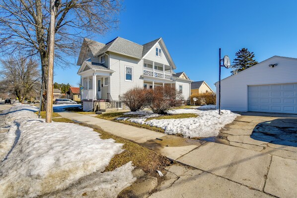 Apartment (2 Bedrooms) | Interior - Lake Michigan Vacation Rental: 1 Block to Marina! (Manitowoc)