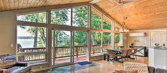 Game Room & Private Beach: Anderson Island Gem