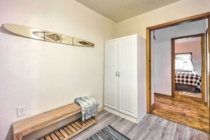 House (4 Bedrooms) | Interior - 'lochview Lodge' Idyllic Farmhouse in Grove! (Grove)