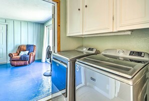 House (4 Bedrooms) | Interior - 'lochview Lodge' Idyllic Farmhouse in Grove! (Grove)