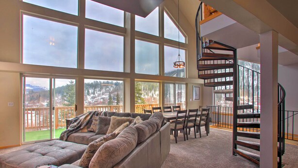 TV, fireplace, books - 1 Mi to Silver Mountain: Family Home w/ Views! (Kellogg)