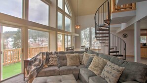 Interior - 1 Mi to Silver Mountain: Family Home w/ Views! (Kellogg)