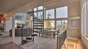 Interior - 1 Mi to Silver Mountain: Family Home w/ Views! (Kellogg)