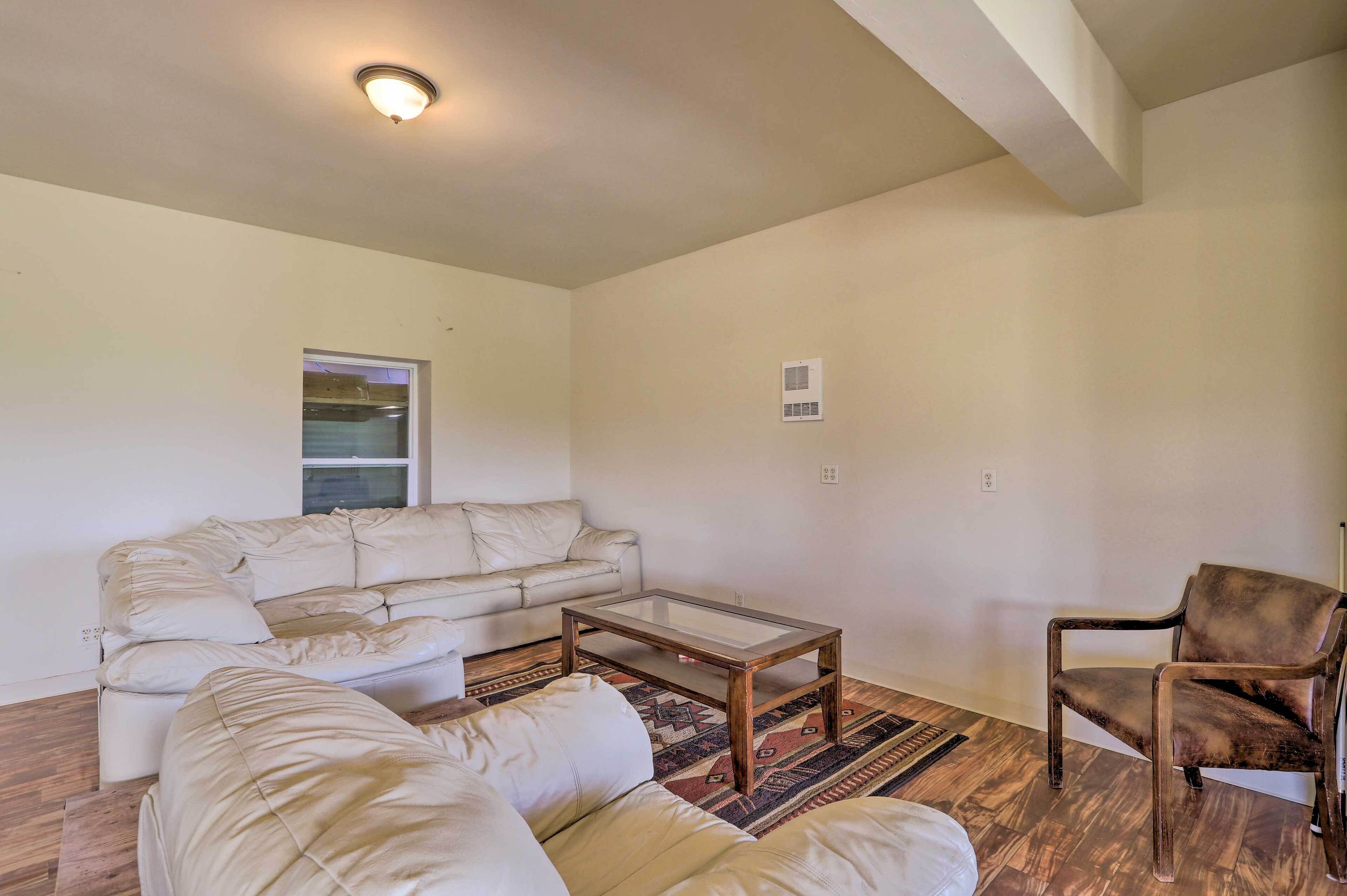 House (5 Bedrooms) | Interior