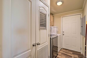 House (5 Bedrooms) | Interior - Mtn Gem w/ Breathtaking Scenery: 7 Mi to Dtwn (Del Norte)