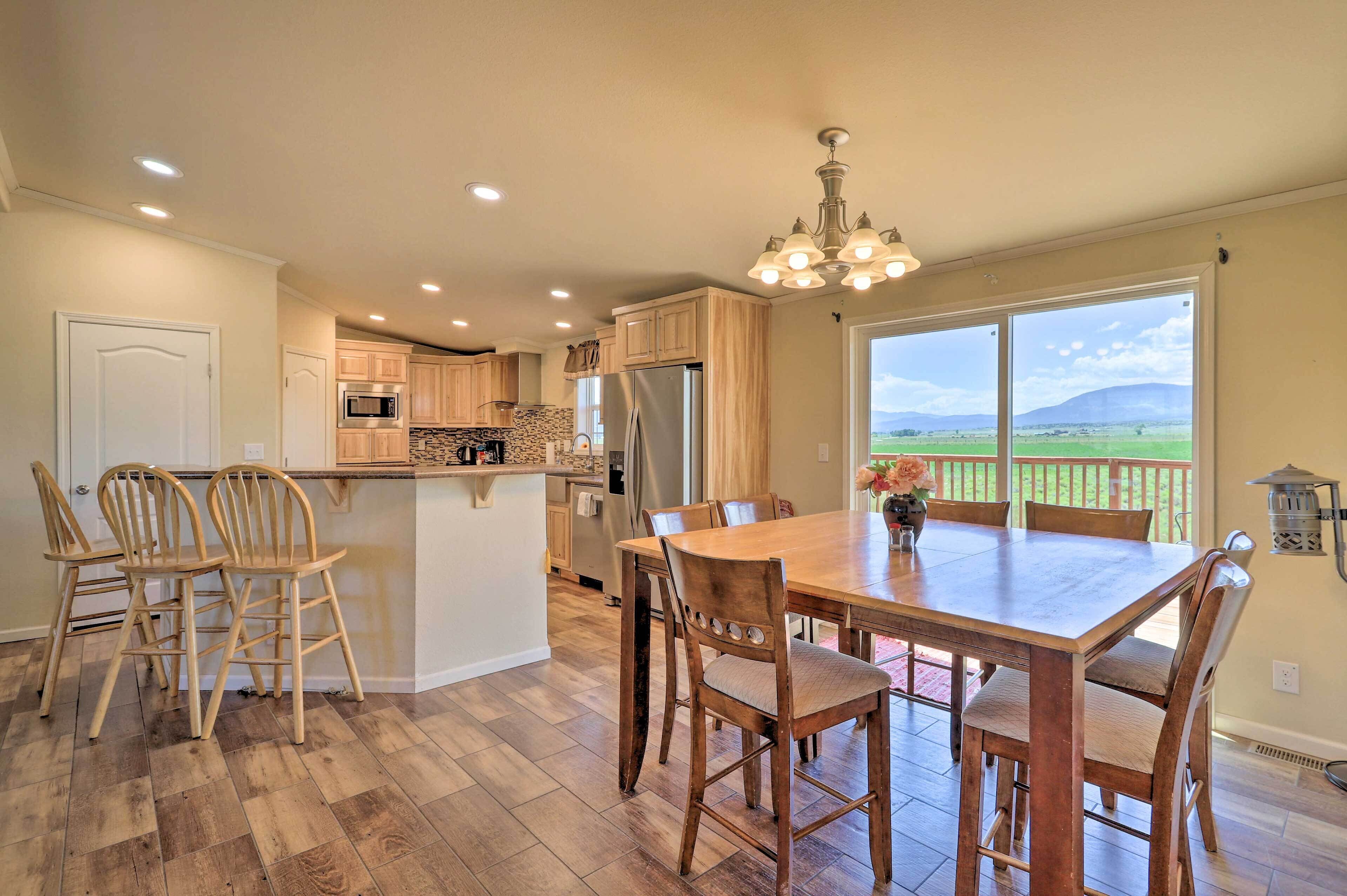 House (5 Bedrooms) | Interior