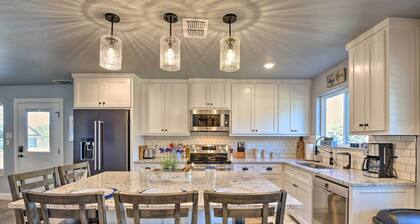 Hot Tub & Fire Pit! Cozy Granbury Escape Near Lake