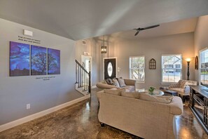 House (3 Bedrooms) | Interior - Granbury Home w/ Hot Tub & Furnished Patio! (Granbury)