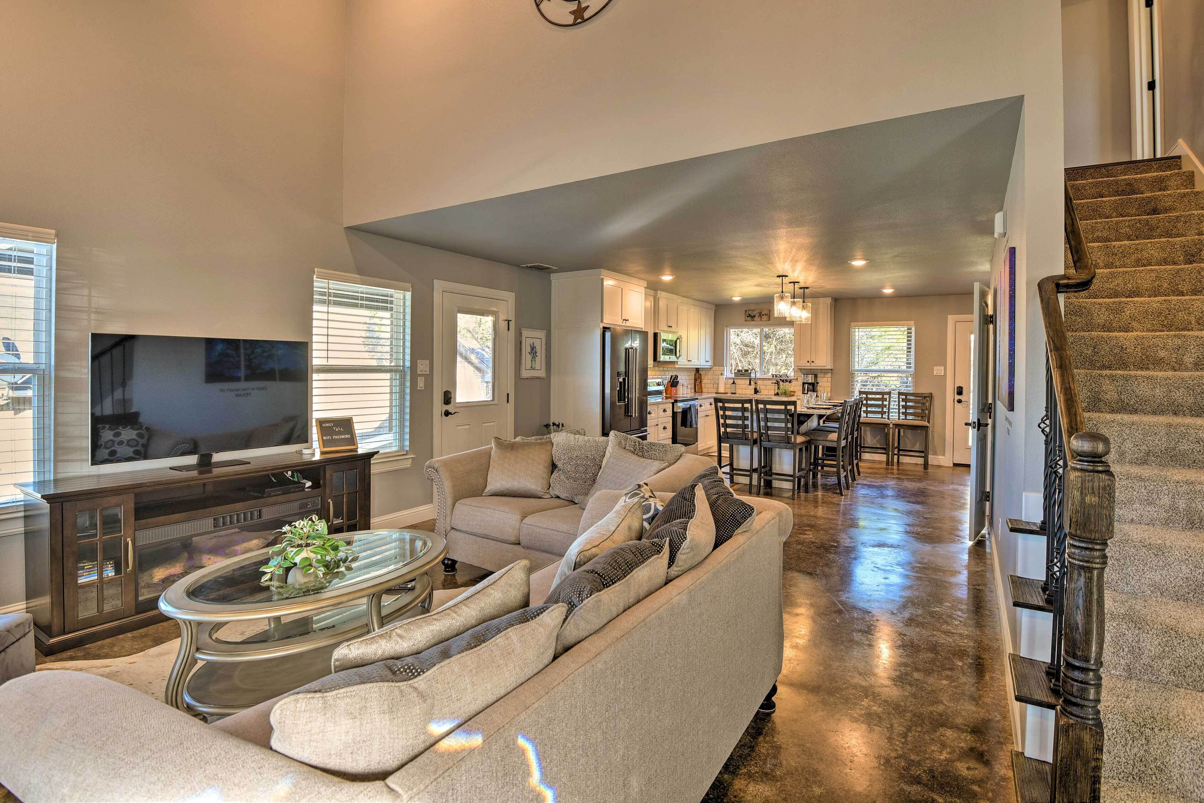 Granbury Home w/ Hot Tub & Furnished Patio!