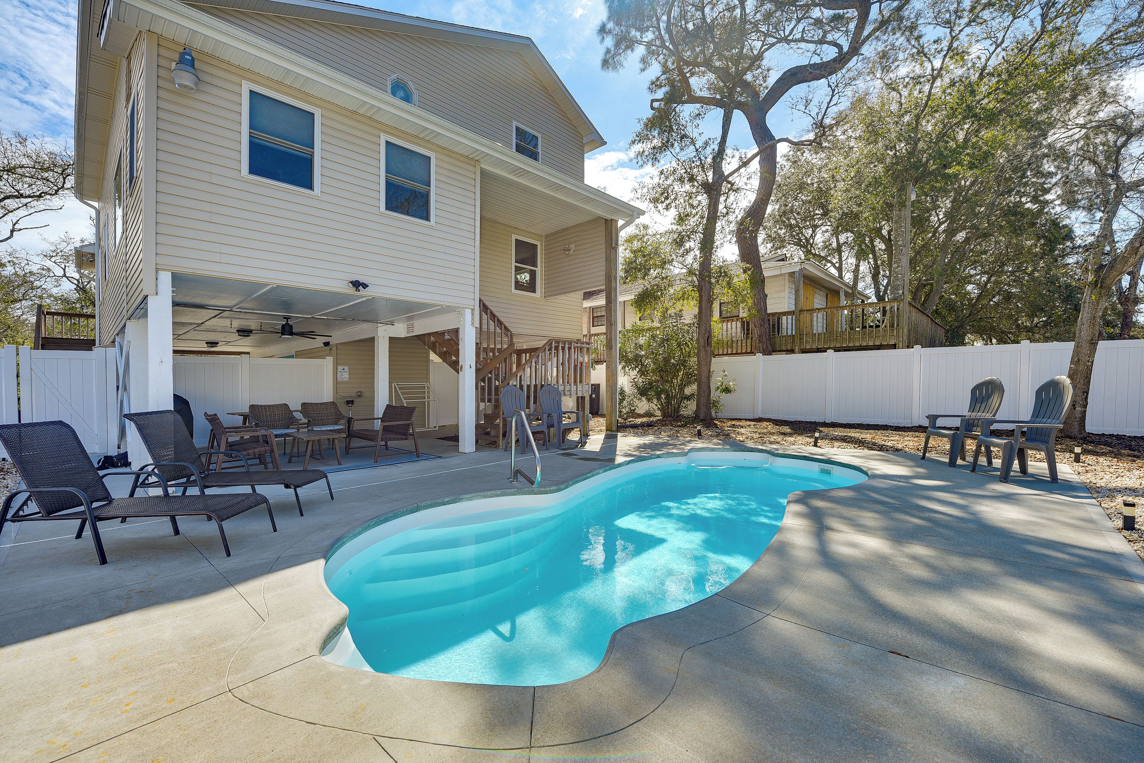 House (4 Bedrooms) | Front of property