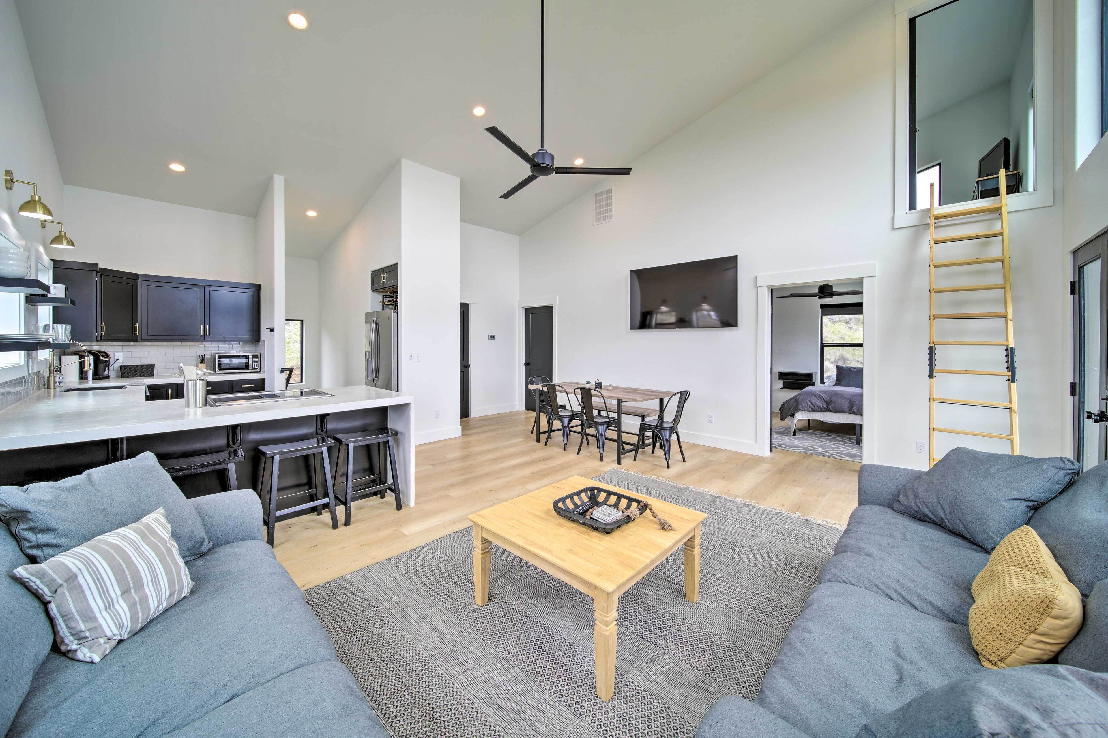 Modern Davenport Home w/ Water View & Grill!