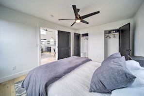 Interior - Modern Davenport Home w/ Water View & Grill! (Davenport)