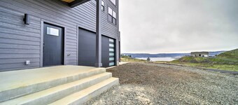 Modern Davenport Home w/ Water View & Grill!