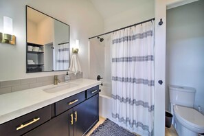 House (3 Bedrooms) | Interior - Modern Davenport Home w/ Water View & Grill! (Davenport)
