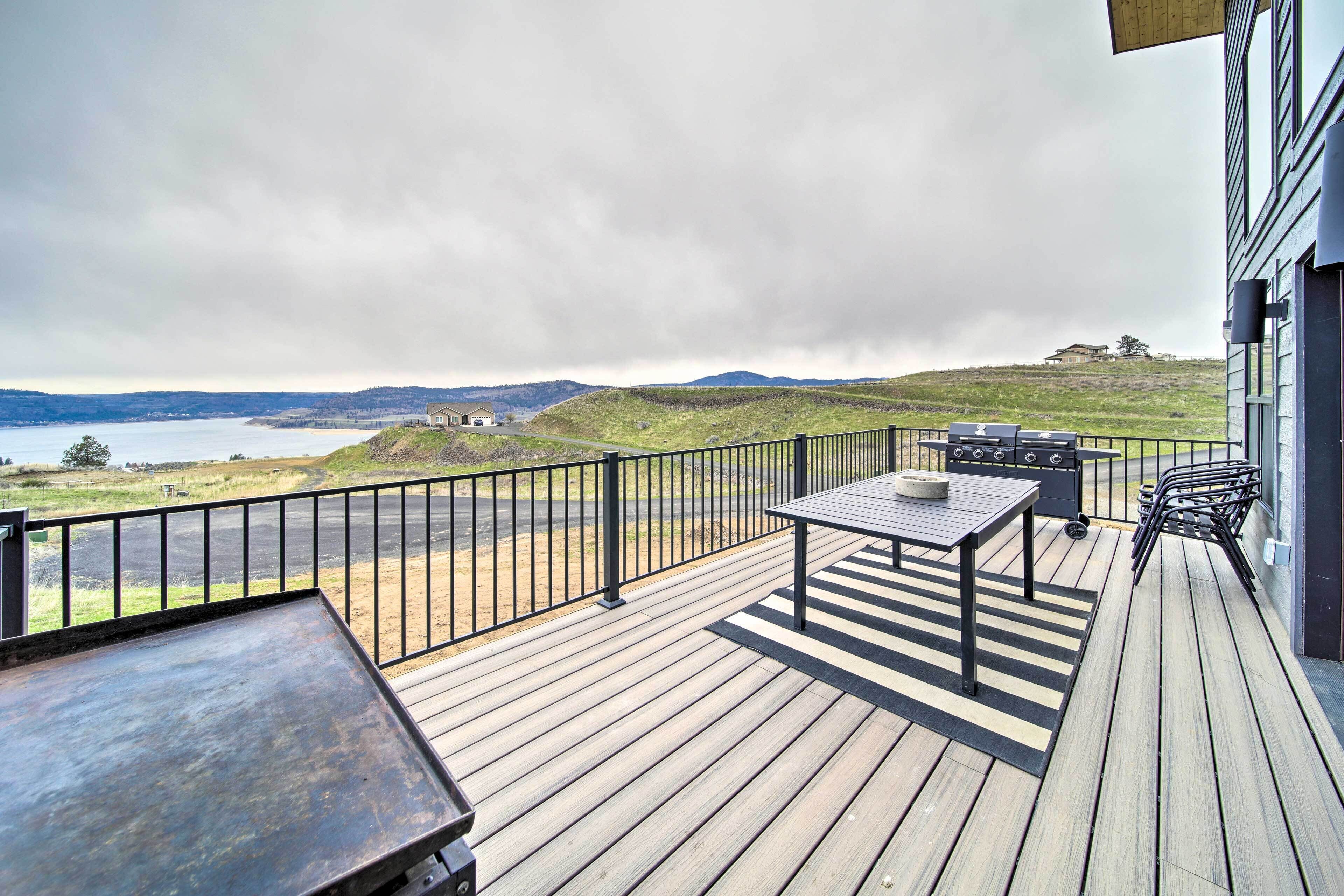 Modern Davenport Home w/ Water View & Grill!