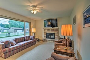 House (3 Bedrooms) | Interior - Lake Huron House w/ Grill + Beach Access! (East Tawas)