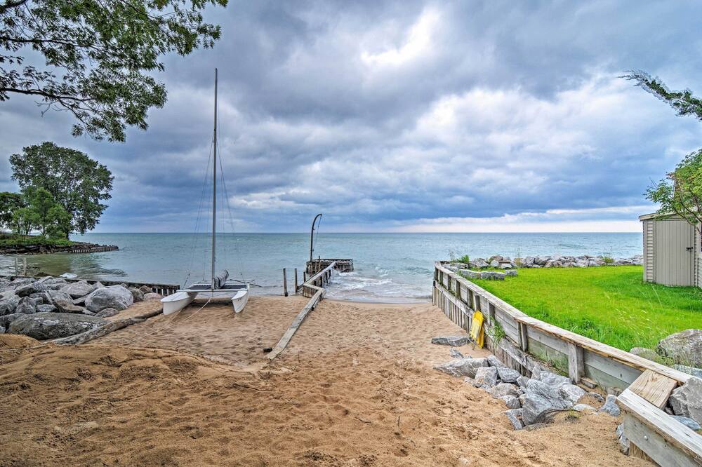 Lake Huron House w/ Grill + Beach Access! - Iosco County, MI