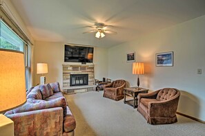 House (3 Bedrooms) | Interior - Lake Huron House w/ Grill + Beach Access! (East Tawas)