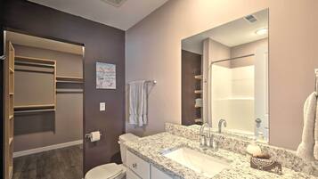 Apartment (3 Bedrooms) | Bathroom