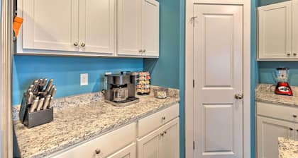 'park City on the Water' Townhome w/ Hot Tub!