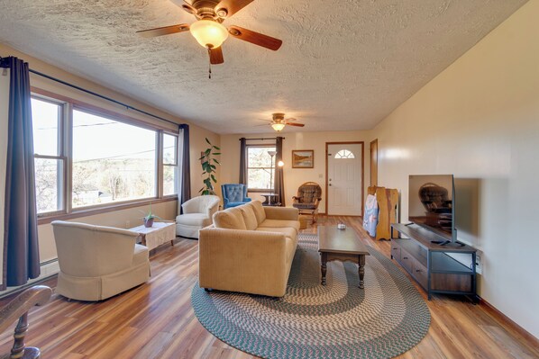 House (3 Bedrooms) | Interior