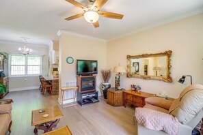 House (2 Bedrooms) | Interior