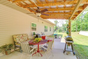 Interior - Peaceful Home w/ Patio Near Greers Ferry Lake (Edgemont)