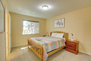 House (2 Bedrooms) | Interior - 9 Mi to Heavenly Mountain: South Lake Tahoe Home (South Lake Tahoe)