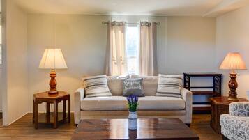 Casa (2 Bedrooms) | Interior