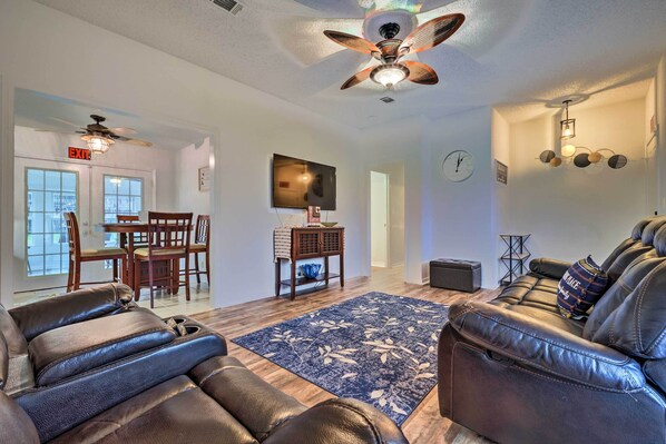 House (3 Bedrooms) | Interior