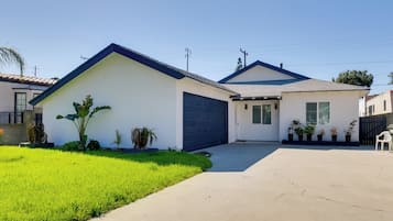 House (3 Bedrooms) | Front of property