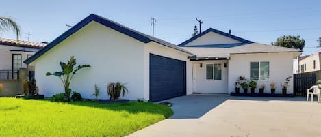 House (3 Bedrooms) | Front of property