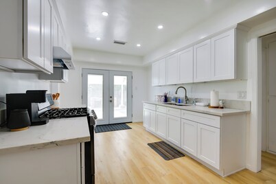 Pico Rivera Home w/ Patio ~ 20 Mi to Disney!