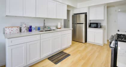 Pico Rivera Home w/ Patio ~ 20 Mi to Disney!