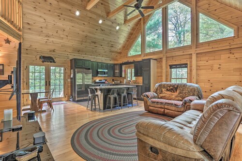 Palmerton Cabin w/ Game Room ~ 5 Mi to Blue Mtn