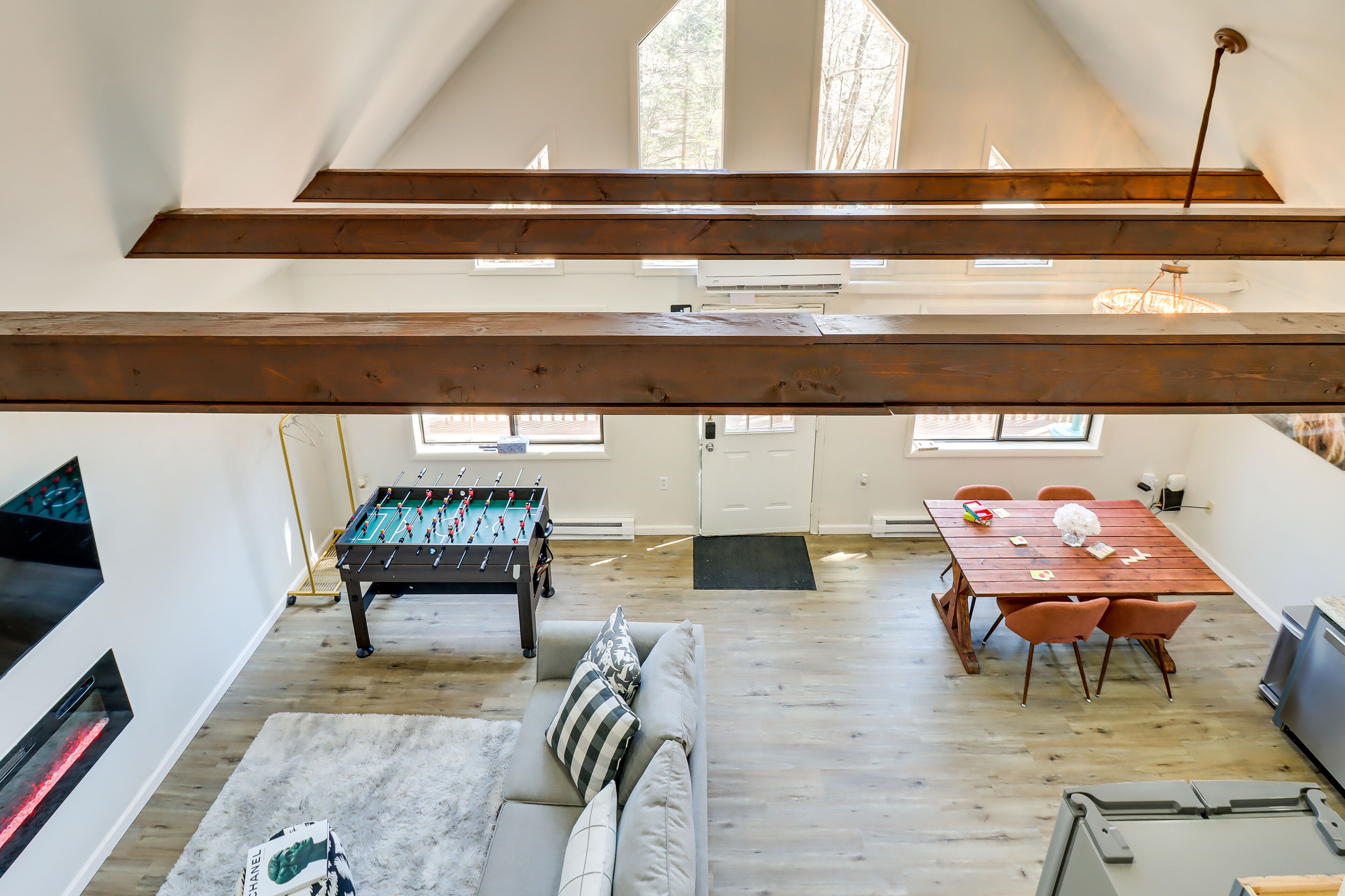 Quiet East Stroudsburg Home w/ Grill & Fireplace!