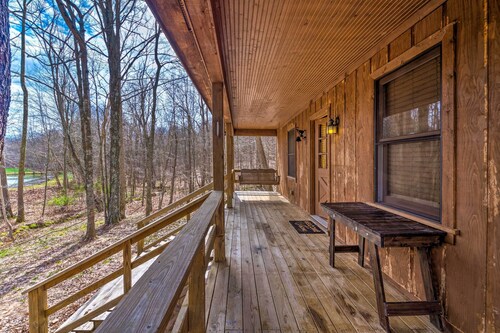Quaint 'lakeside' Cabin w/ Pond & Fire Pit!