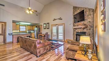 House (2 Bedrooms) | Interior