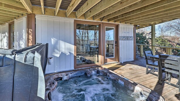 Terrace/patio - Rustic Beech Mtn Cabin < 1 Mi to Ski Resort! (Banner Elk)