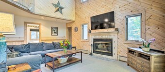 Cozy Getaway: Private Hot Tub, Near Skiing!